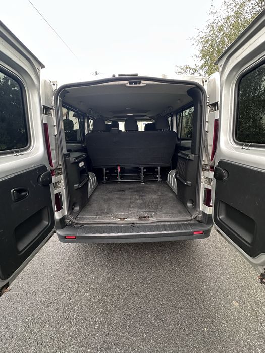 Renault Trafic Long Bus 9 osobowy 1.6 dci 125KM 2018r 1 właściciel