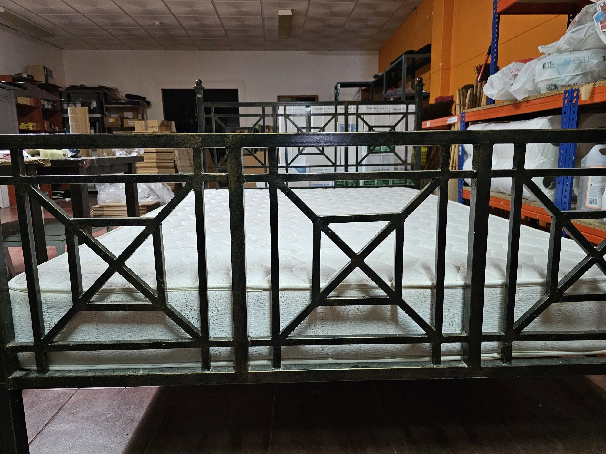 Cama de Ferro casal  c/ colchão ortopédico