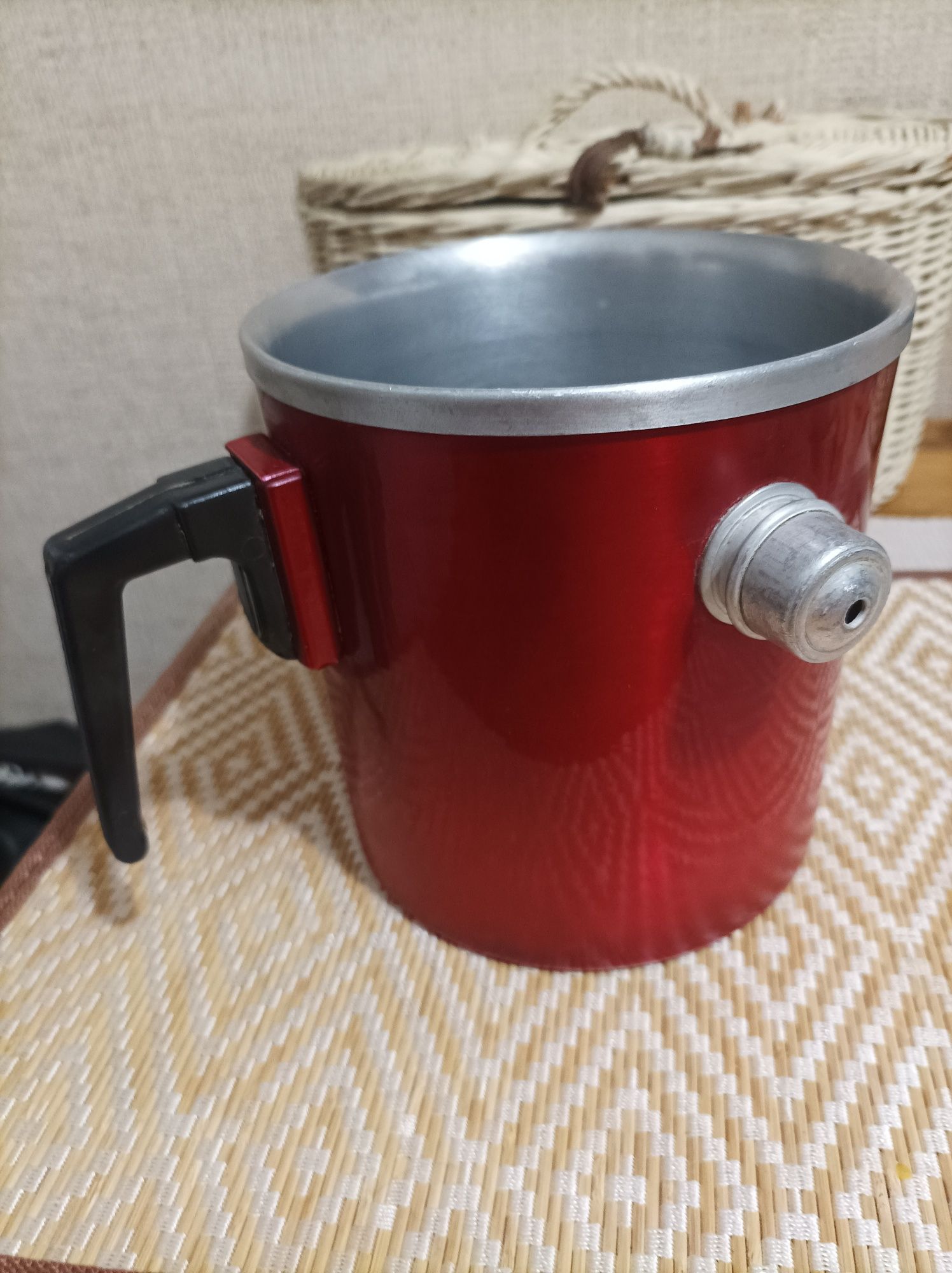 Garnek do gotowania mleka