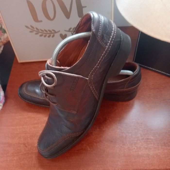 Sapato clássico em pele genuína Cor castanho _- Sixty