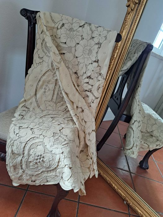 Conjunto para mesa de Jantar Porcelana, Toalha Linho e copos cristal