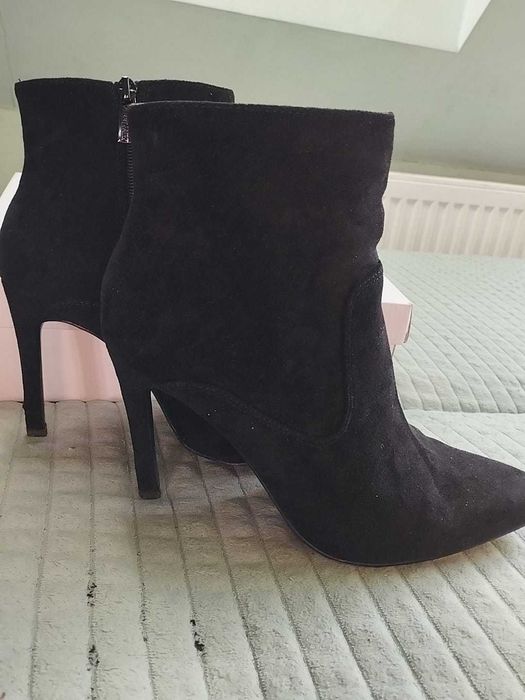 Jenny Fairy rozniar 41 botki zamszowe stan jak nowe CCC