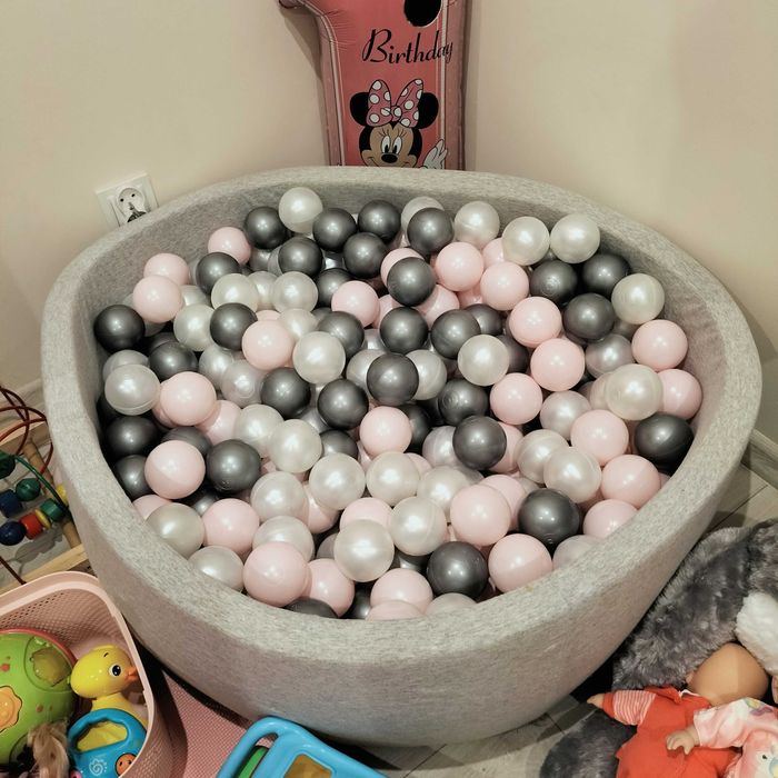 Duży basen z kulkami