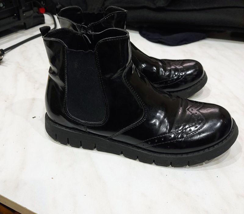 Lakierowane botki rozm.36