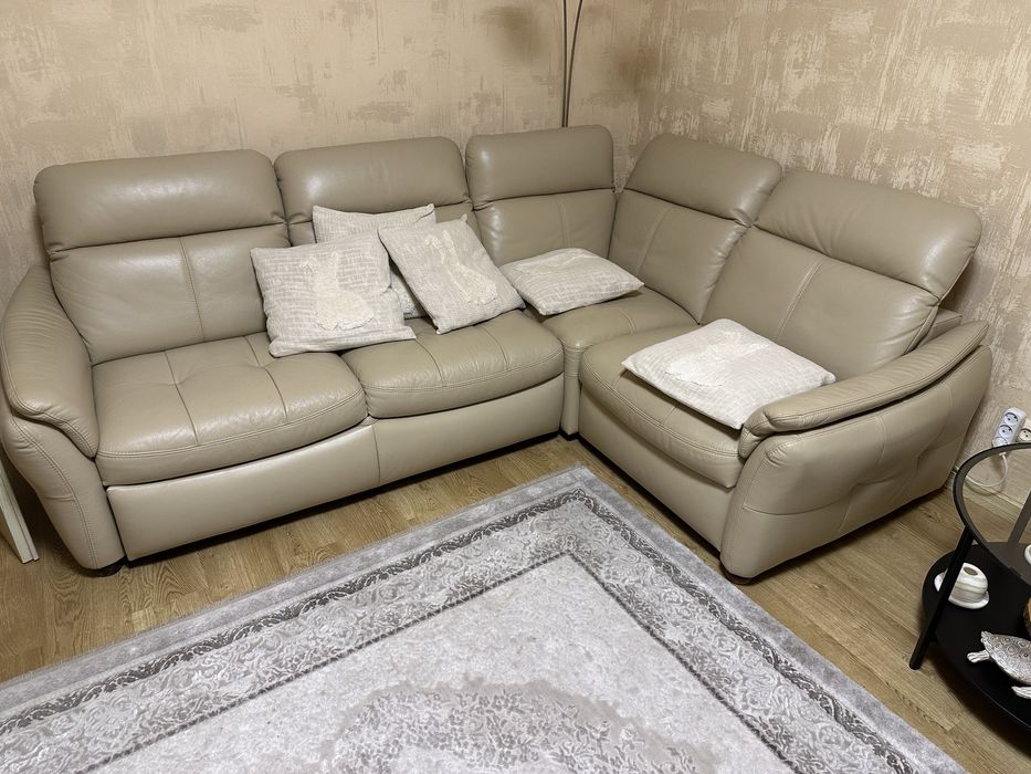 Продам мягкий кожаный уголок, диван