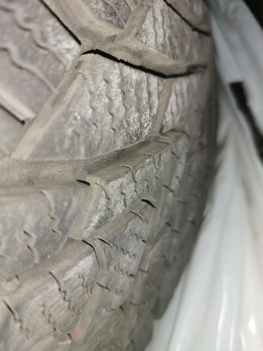 Sprzedam 4 opony continental 185/65 R15 na felgach