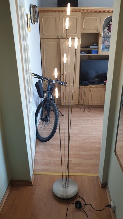 Lampa podłogowa .