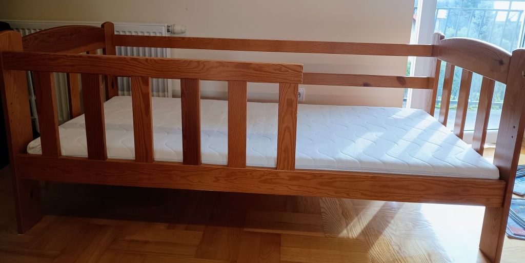 Łóżko sosnowe dziecięce 160x70 (opcja z materacem)