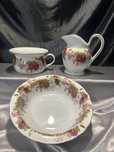 Zestaw łazienkowy retro dzban, misa, nocnik porcelana z kwiatowym deko