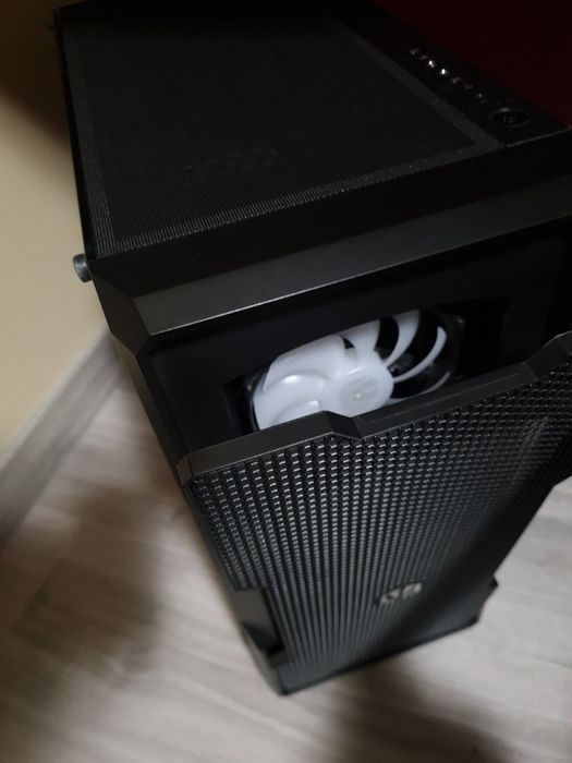 Komputer Ryzen 9 3900X, RX6700XT, 32GB RAM - klawiatura, mysz, monitor