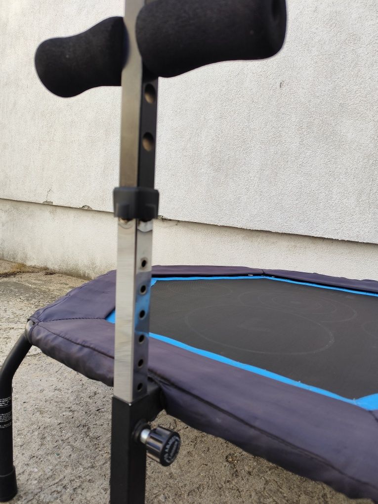 Trampolina do ćwiczeń z regulowanym uchwytem fitness