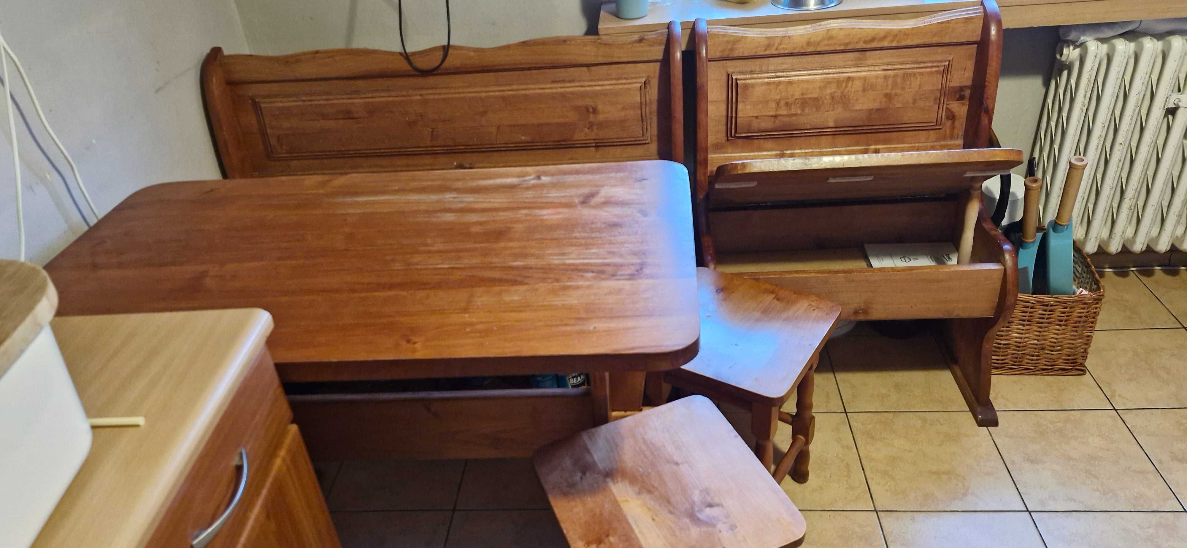 Narożnik kuchenny z 2 taboretami