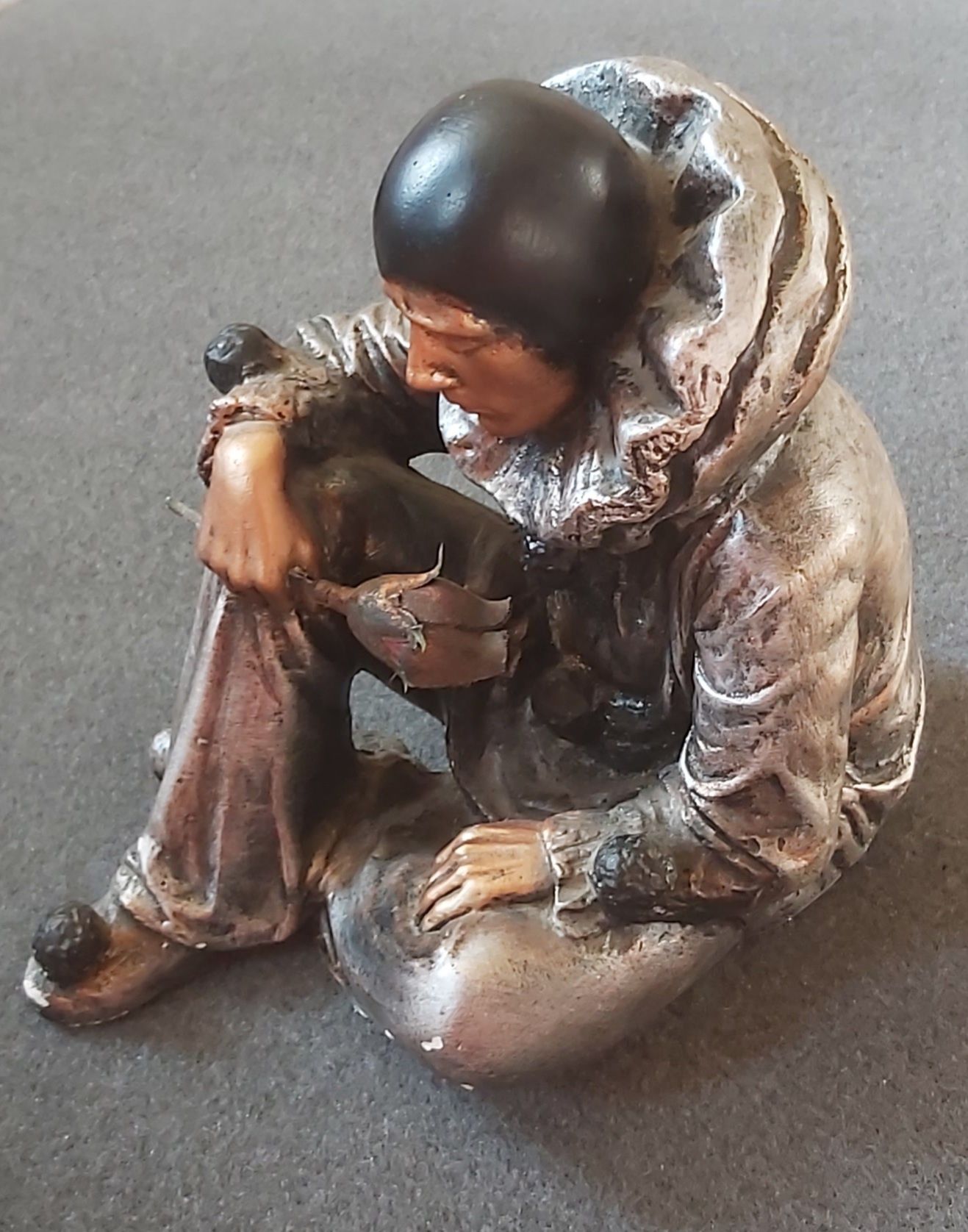 Arlekin Pierrot mężczyzna aktor sztuka figurka rzeźba model srebrny