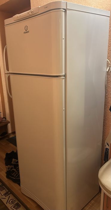 Холодильник Indesit