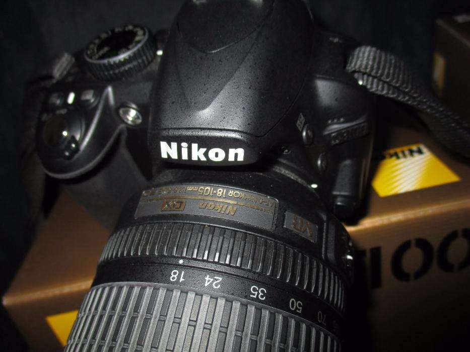 Máquina Fotográfica Digital SLR Nikon D3100 objectiva 18-105 mm