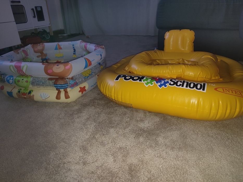 Piscina e boia de 1-2 anos