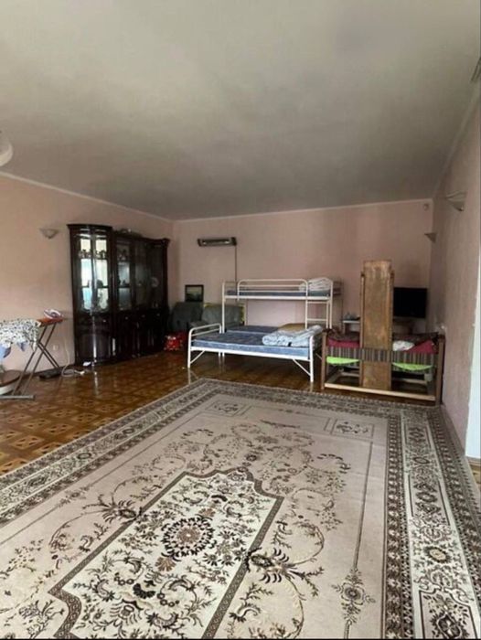 Продам 5-кімнатний будинок у центрі Дніпра з гаражем і ділянкою