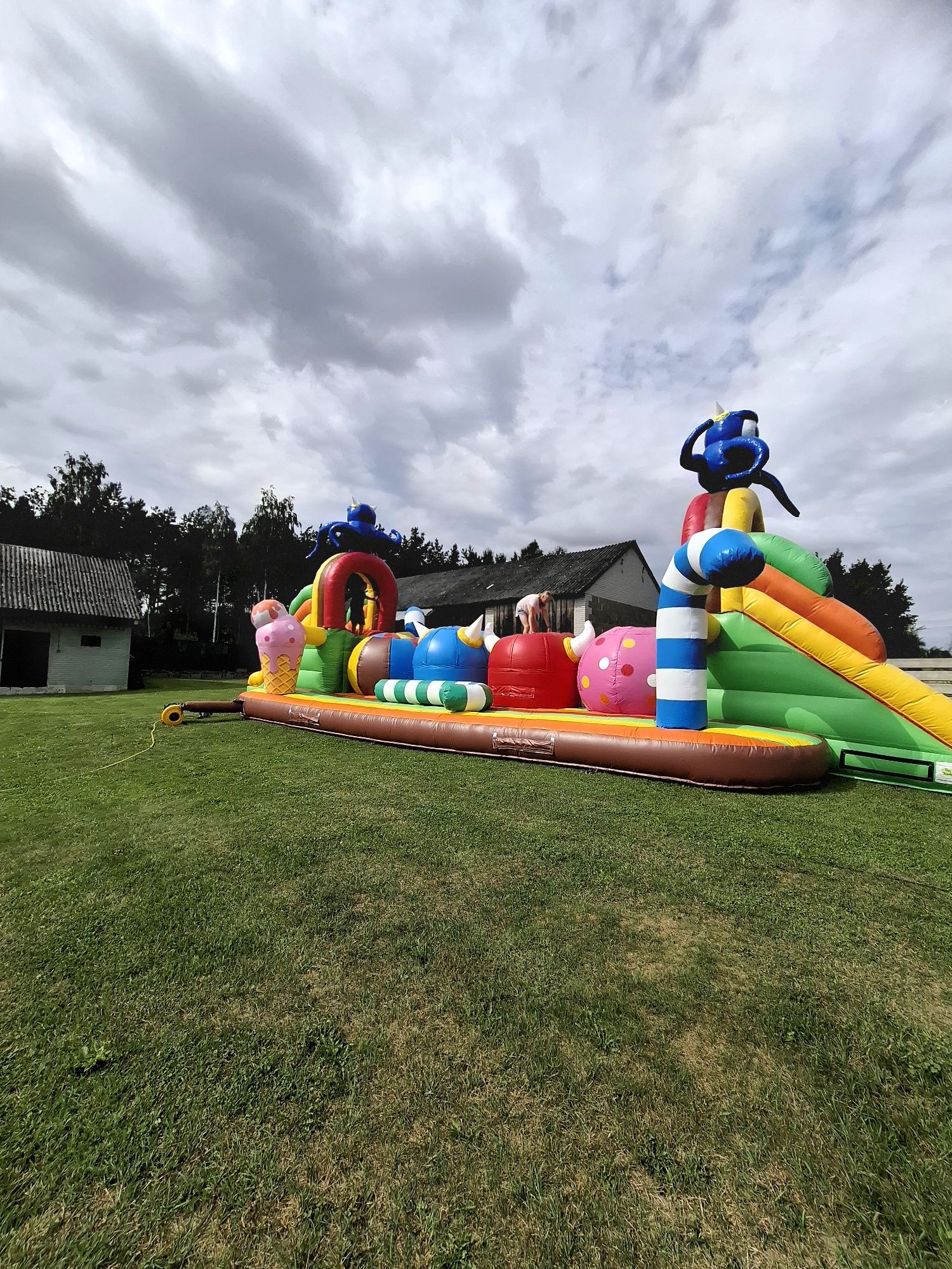 dmuchańce dmuchana zjeżdżalnia kule  Wipe Ball Wipeout Tor  festyny