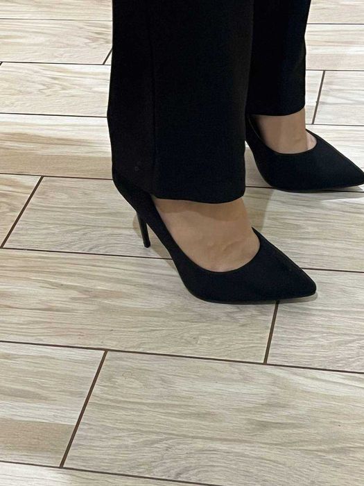 Чорні туфлі лодочки