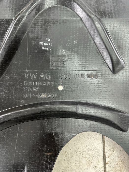 Защита двигателя , поддона ( моторного отсека ) VAG