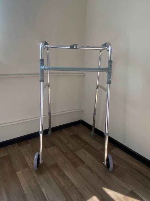 Ходунки для инвалидов