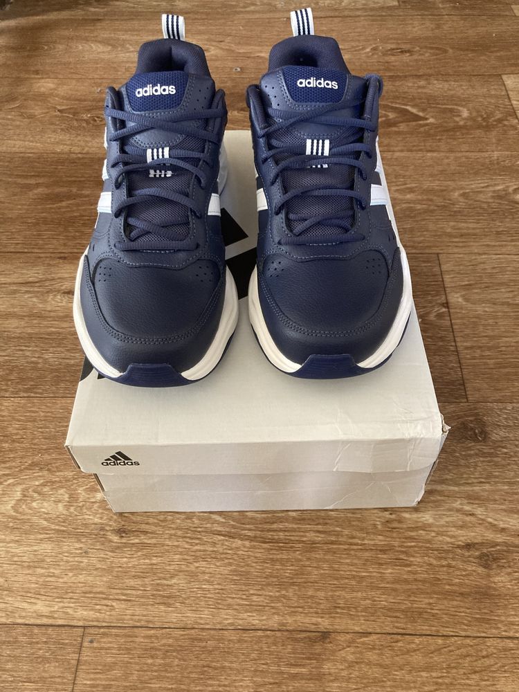 Кроссовки Adidas strutter