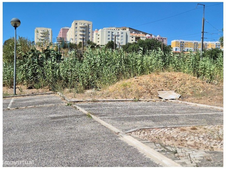 Terreno com Projeto Aprovado na Amadora