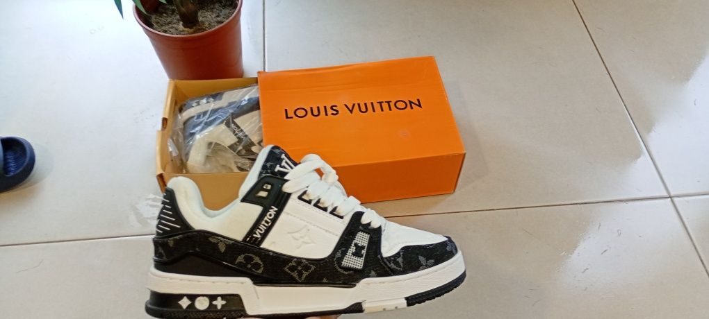 Sapatilha Louis Vuitton