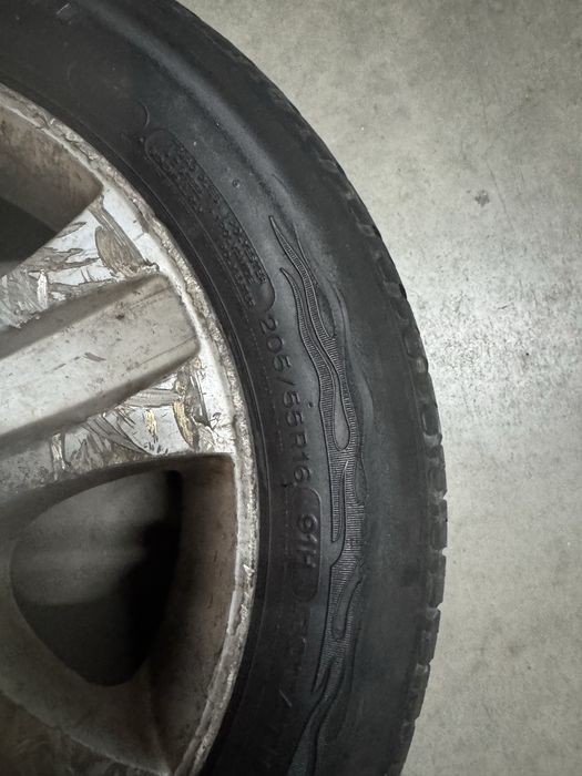 Pneu 205 / 55 R16 com jante 5 furos