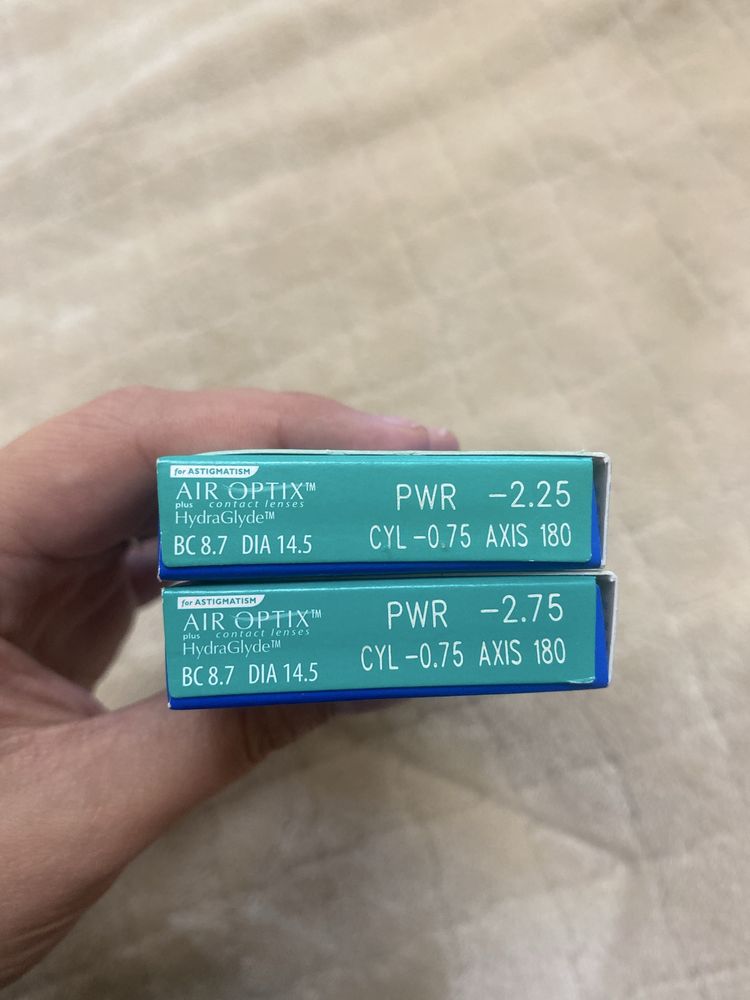 Контактні лінзи Air optix hydraglyde for ASTIGMATISM