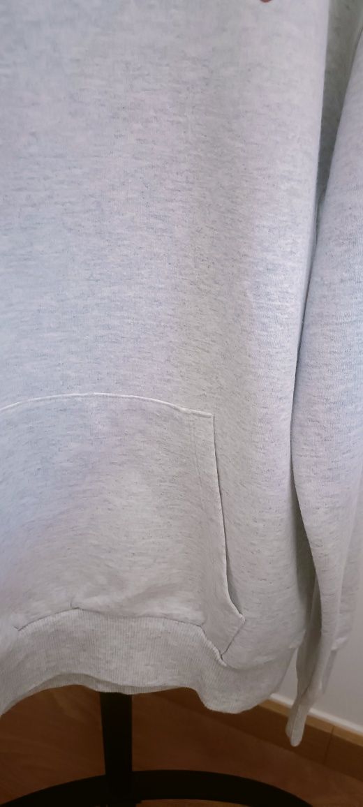 Sweat cinza sem marcas de uso com capuz e bolsos