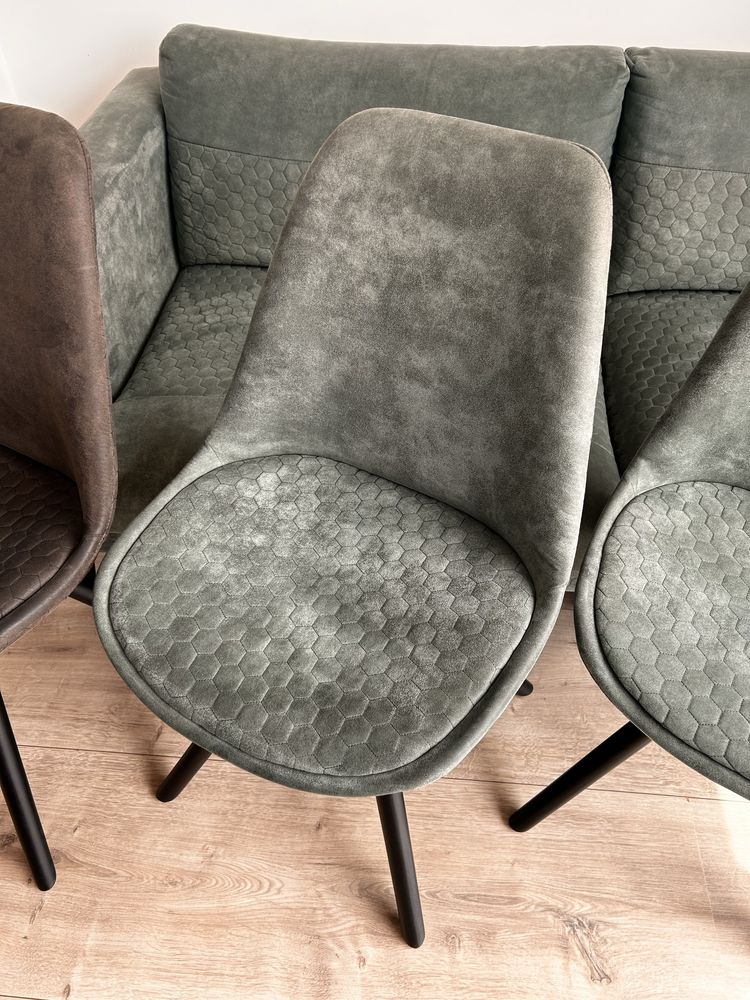 Sofa trzyosobowa wraz z krzeslami
