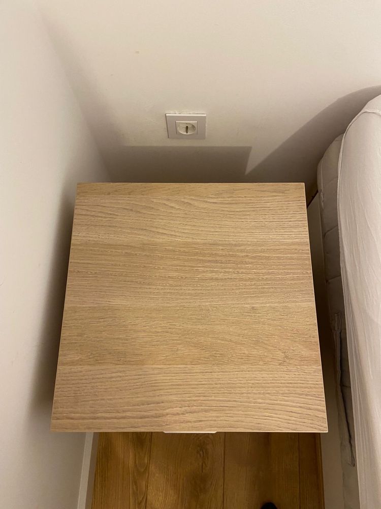 Mesa cabeceira Ikea, como nova.