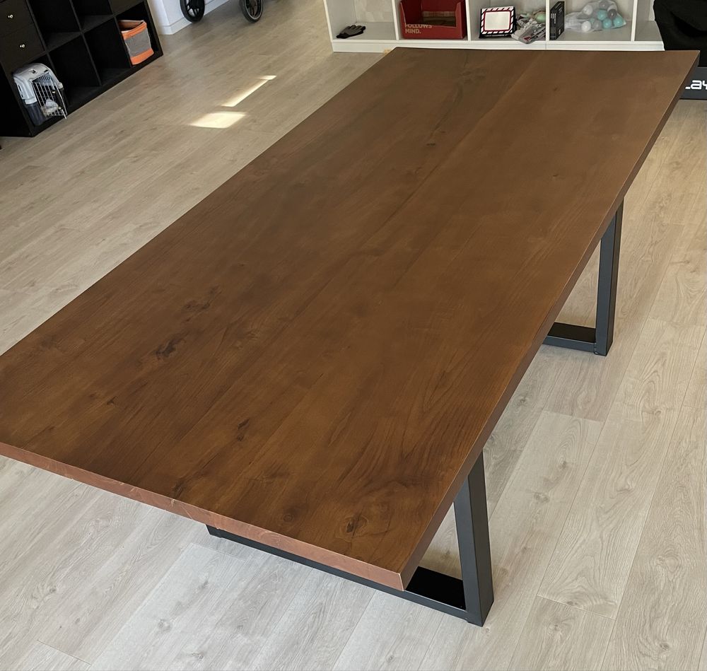 Mesa em madeira maciça - nova