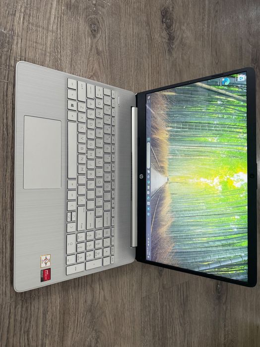 HP 15-ef1001ds 15,6" Ноутбук AMD Athlon 3150U (2,40 ГГц) 8 ГБ 256GB
