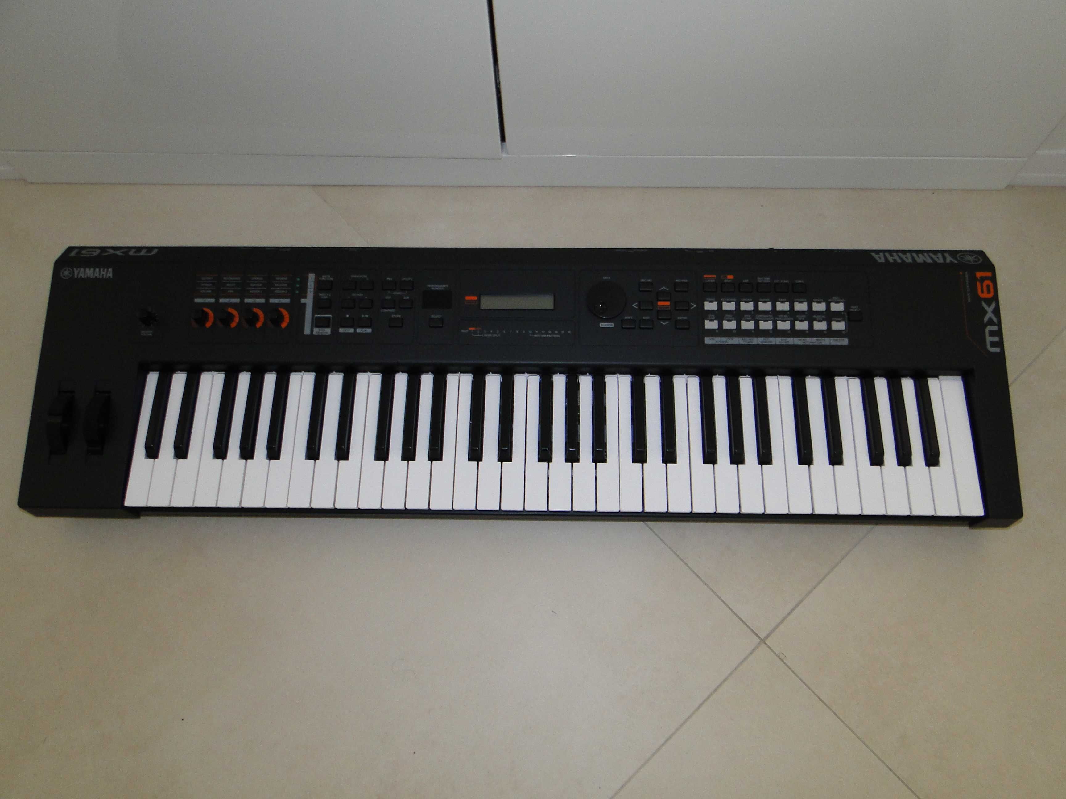 Profesjonalny Syntezator YAMAHA MX61 V2.Jak Nowy.Mega Okazja.Motif