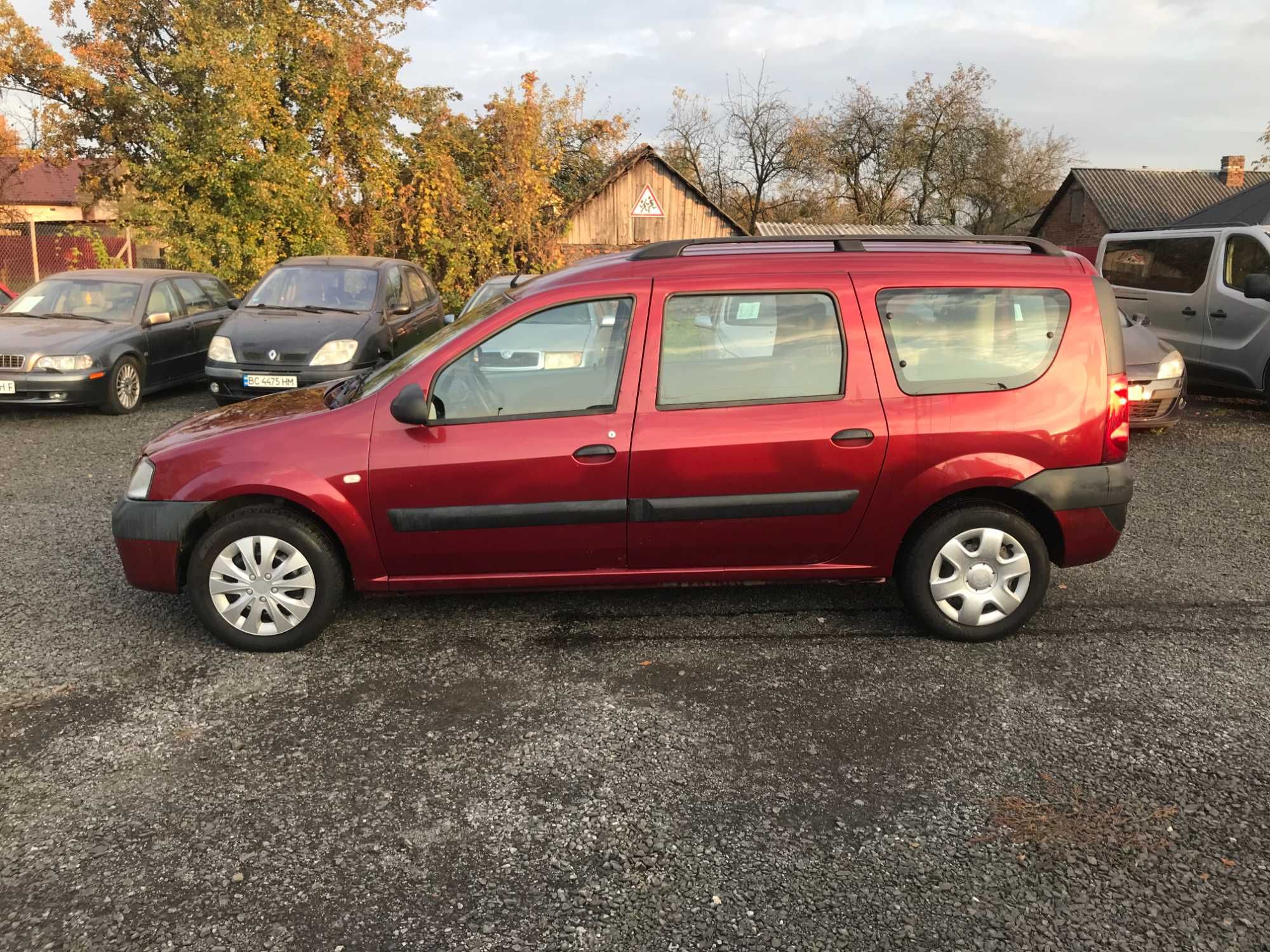 Dacia Logan / Дача Логан 2007 рік 1.6 бензин механіка 7 місць