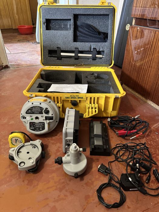 SOUTH S82-T — це професійний RTK-приймач GNSS