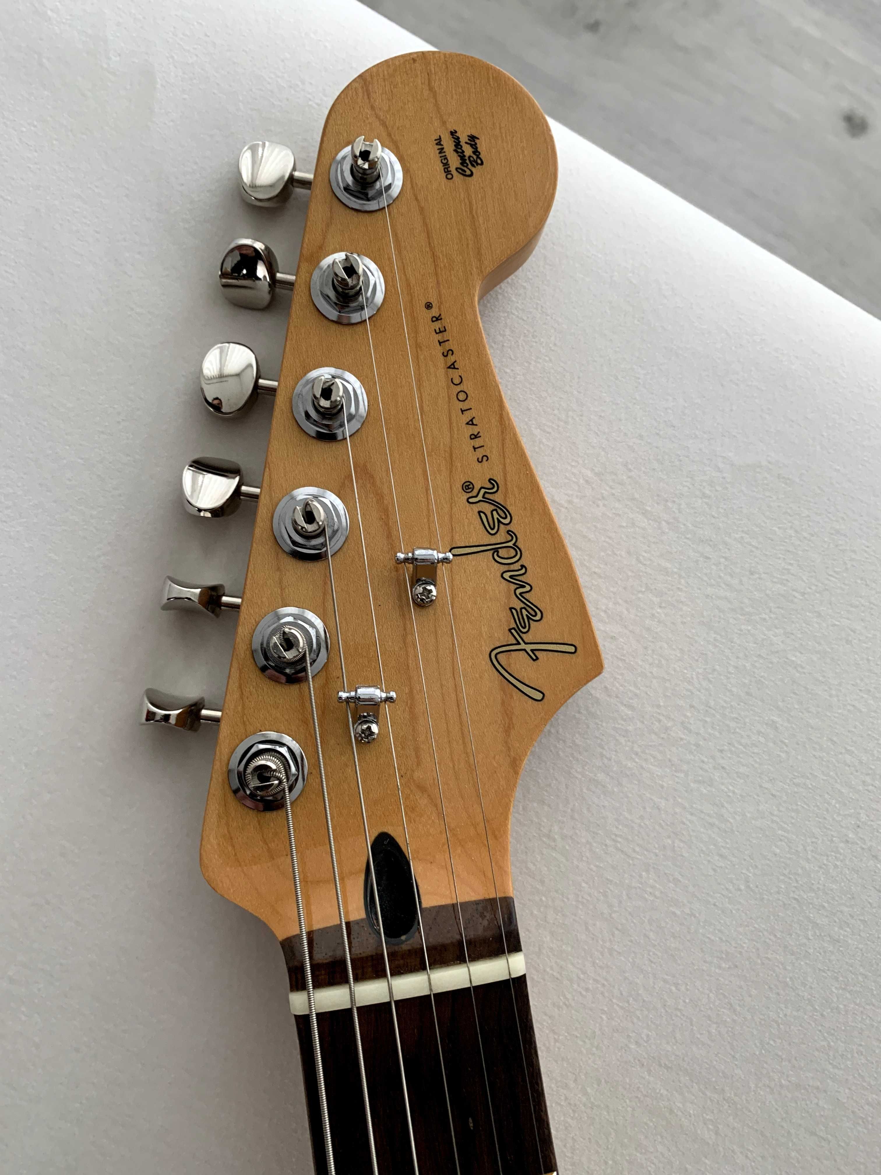 Fender Stratocaster Player II (Coral Red)