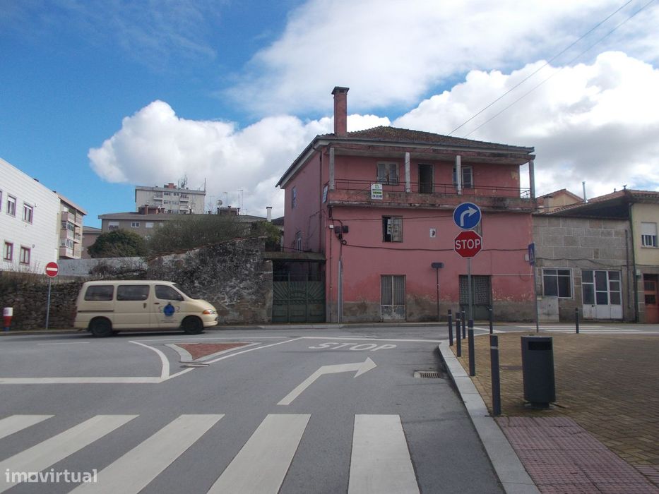 Possibilidade Transformar em Prédio de Habitação Terreno 1060 m2