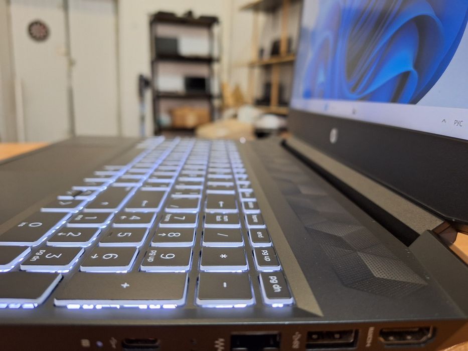 HP Pavilion Gaming 15-ec0004ua Ryzen 7 3750H GTX 1660 Ti 6Gb 16/512