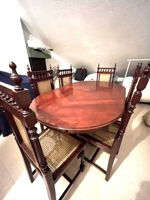 Mesa de Jantar Oval Antiga com 6 Cadeiras de Palhinha