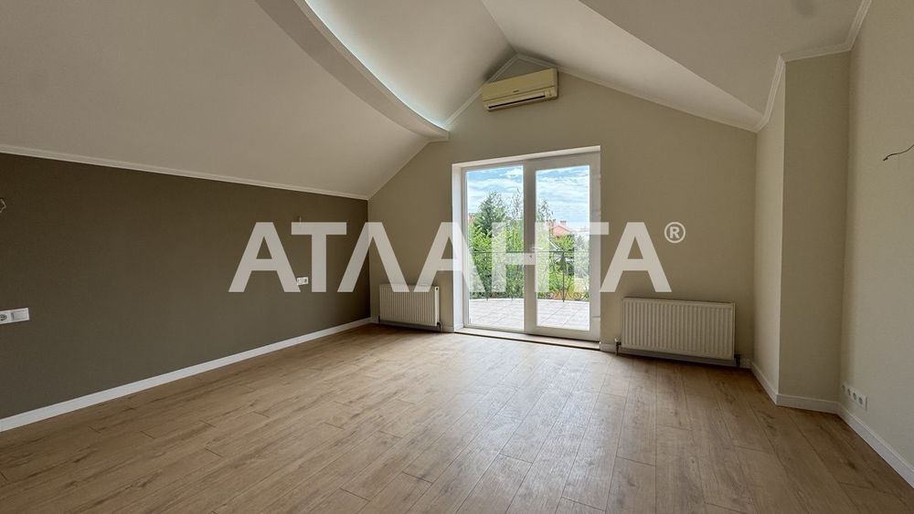 Дом у моря в охраняемом жилом массиве Совиньон