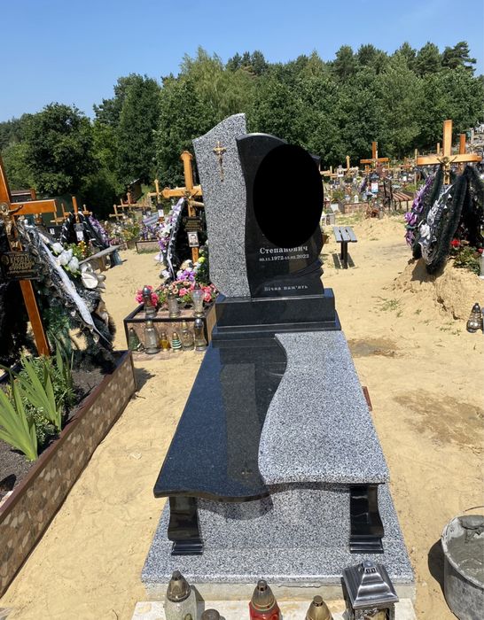 Пам‘ятники та вироби з граніту