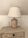 Przepiękna ceramiczna lampa stołowa, nocna, antyczna, lniany klosz