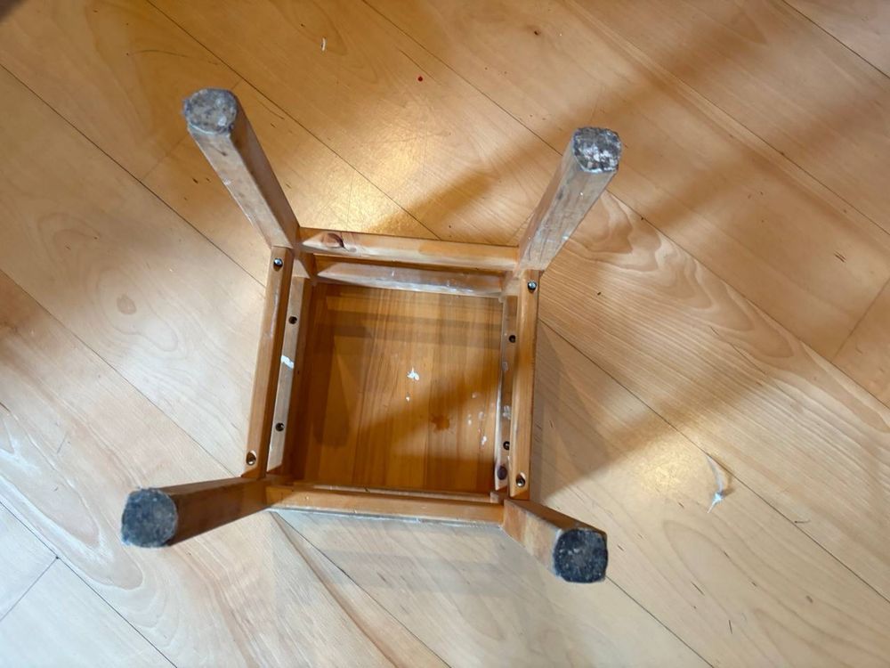 Drewniany taboret