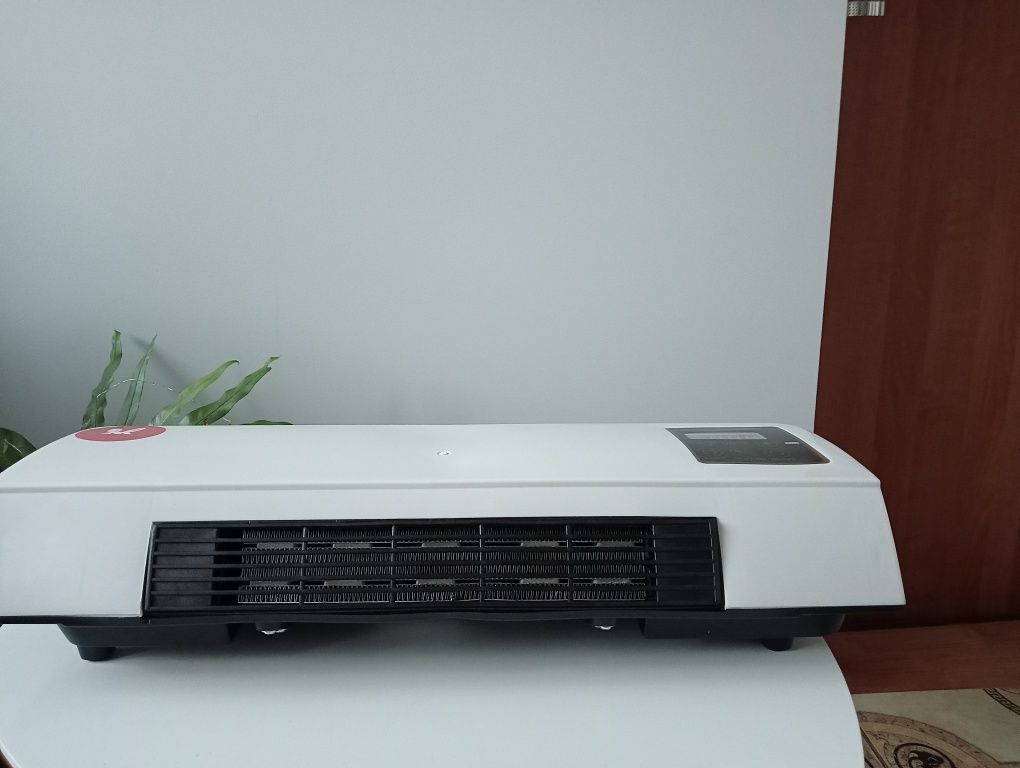 Grzejnik termowentylator ceramiczny.