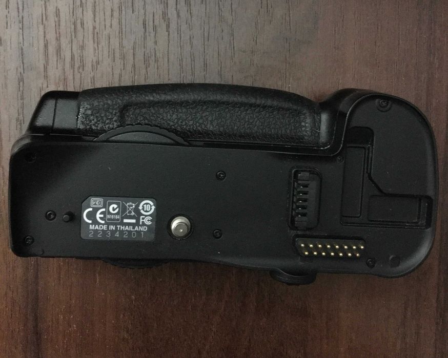 Nikon MB D-10  бустер