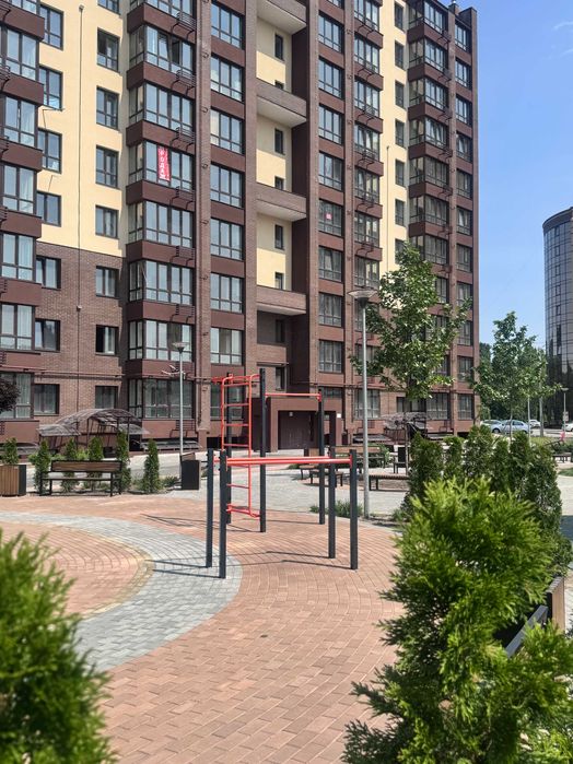 Простора  1 кімнатна 45 м2, район  Масани, індивідуальне опалення
