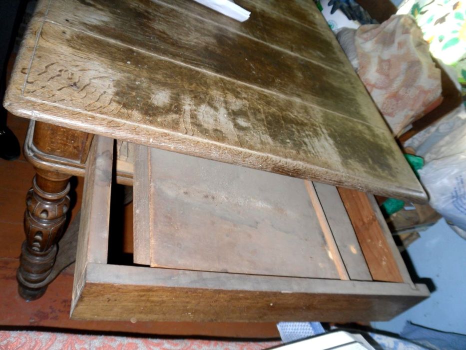 Антикварний дубовий стіл Терміново